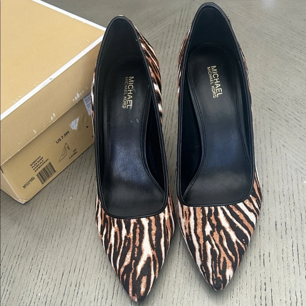 Michael Kors Dorothy Flex Pump Tiger  Print Calf Hair - Camel size 7.5